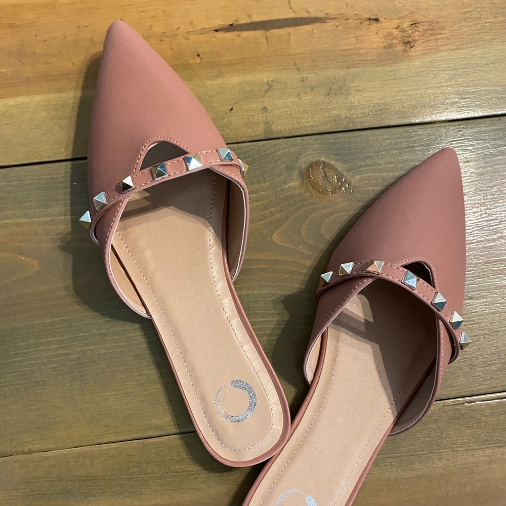 Sz 10 studded flats